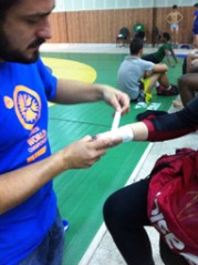 Bandagem de mão durante Campeonato Mundial de Wrestling